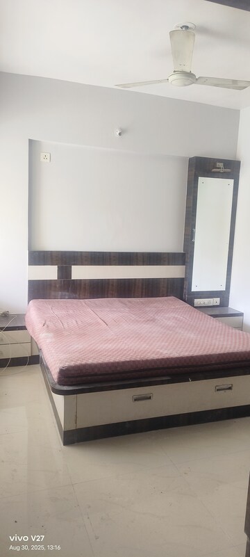 Bedroom in 2 BHK Apartment at Essen Shonest Towers, Wakad – for Rent