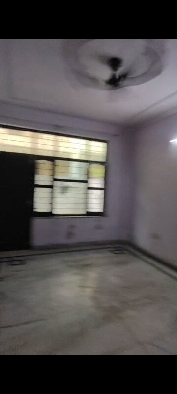 Room in 2 BHK Builder Floor at Ansal Sushant Floors, Sushant Lok ii – for Rent