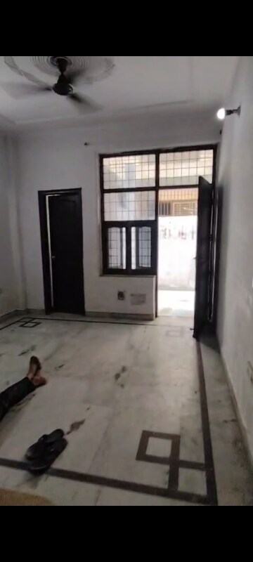 Room in 2 BHK Builder Floor at Ansal Sushant Floors, Sushant Lok ii – for Rent