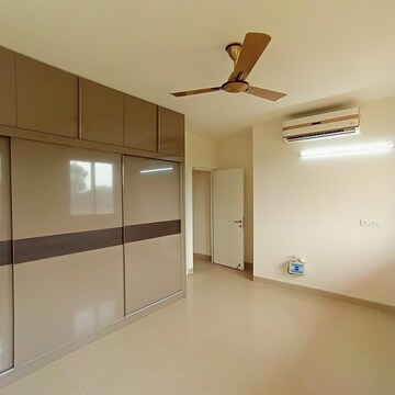 Room in 3 BHK Apartment at Emaar Emerald Floors Premier, Sector 65 – for Rent