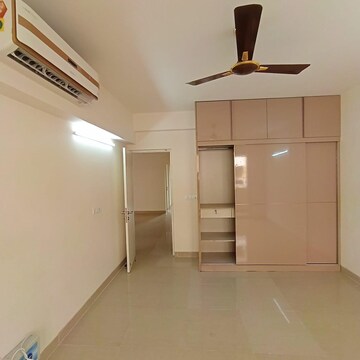 Room in 3 BHK Apartment at Emaar Emerald Floors Premier, Sector 65 – for Rent