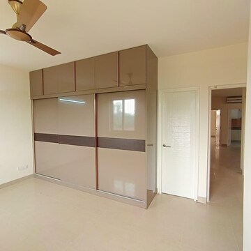 Room in 4 BHK Apartment at Emaar Emerald Floors Premier, Sector 65 – for Rent