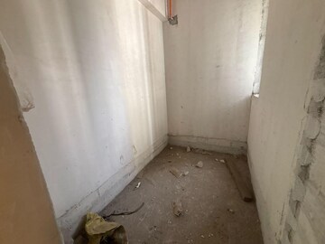 Bathroom in 3 BHK Apartment at Kalpataru Avana, Parel – for Sale