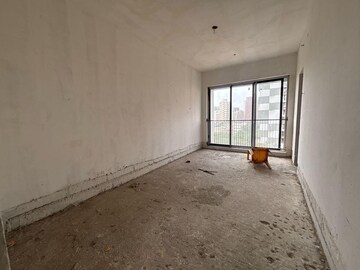 Room in 3 BHK Apartment at Kalpataru Avana, Parel – for Sale