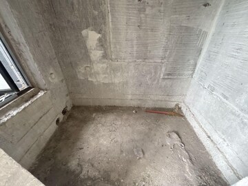 Bathroom in 3 BHK Apartment at Kalpataru Avana, Parel – for Sale