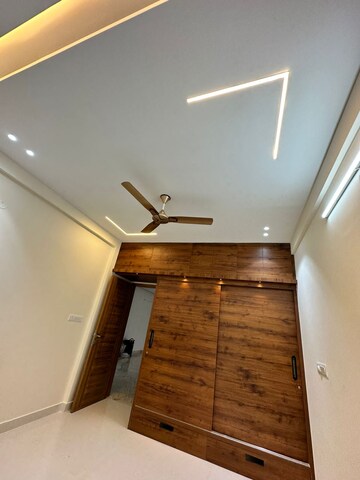 Room in 3 BHK Apartment at Zs V1 Gardenz, Benson Town – for Rent