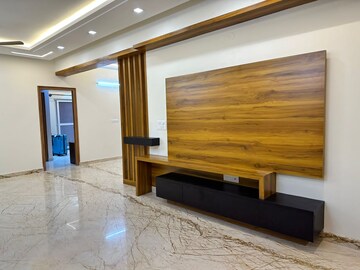 Room in 3 BHK Apartment at Zs V1 Gardenz, Benson Town – for Rent