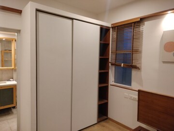 Room in 2 BHK Apartment at Prestige Lakeside Habitat, Varthur – for Rent