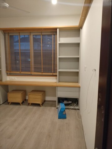 Room in 2 BHK Apartment at Prestige Lakeside Habitat, Varthur – for Rent