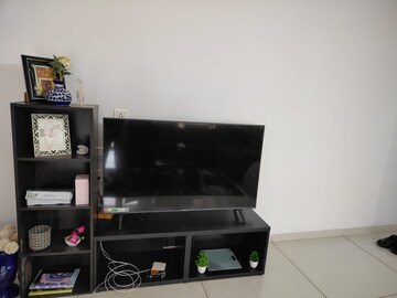 Room in 4 BHK Apartment at Vastrapur – for Rent