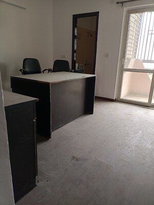 Kitchen in 3.5 BHK Builder Floor at BPTP Park 81, Sector 81 – for Sale