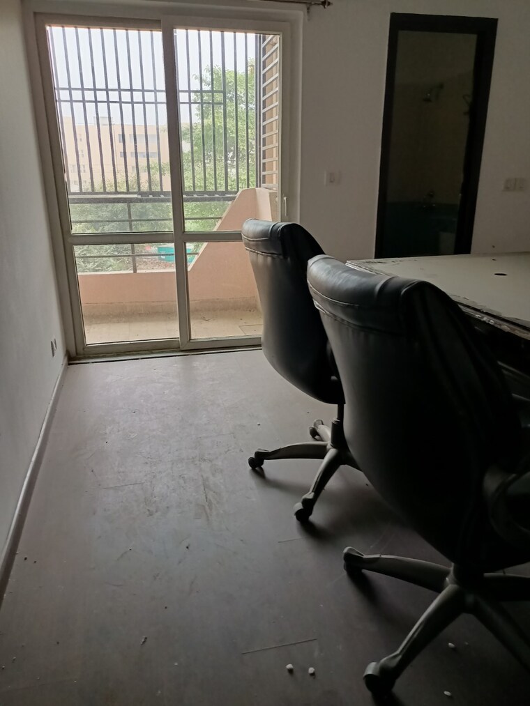 Team Area, bptp-park-81 3.5 Bedroom 2475 Sq.Ft. Builder Floor In Sector 81 Faridabad 9123247