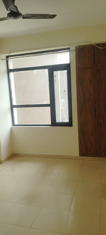 Room in 2 BHK Apartment at Auric City Homes, Sector 82 – for Rent