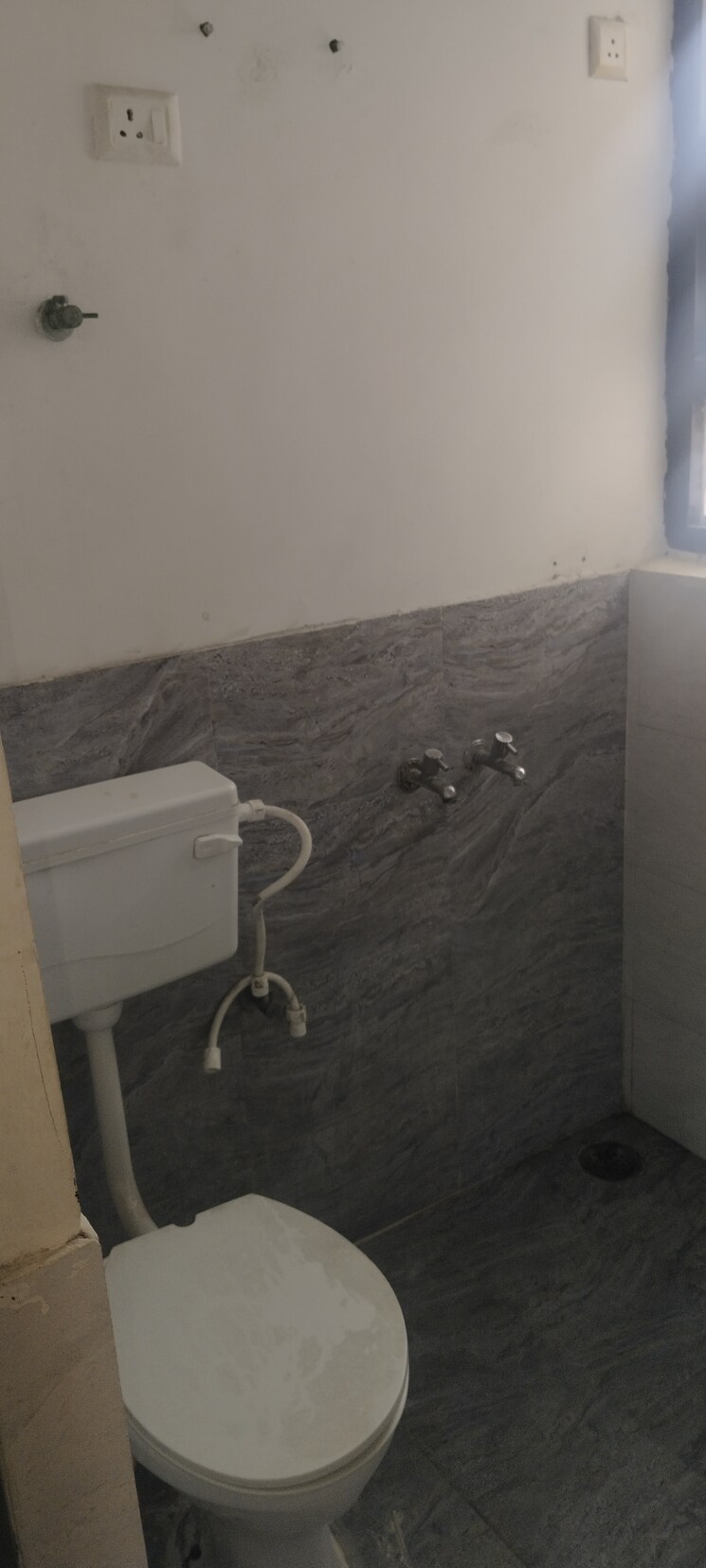Bathroom, auric-city-homes 2 Bedroom 618 Sq.Ft. Apartment In Sector 82 Faridabad 9123260