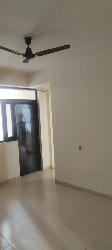 Room in 2 BHK Apartment at Auric City Homes, Sector 82 – for Rent