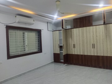 Room in 3 BHK Apartment at SR Residency Madhapur, Madhapur – for Rent
