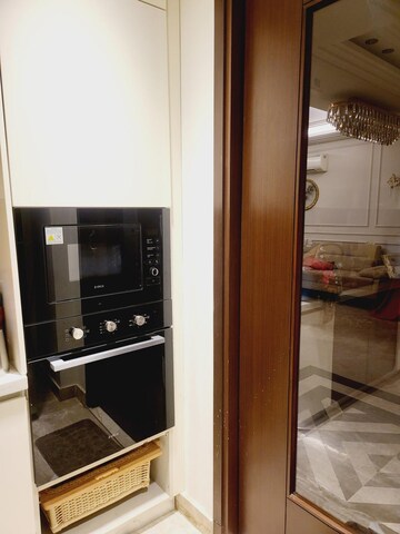 Bathroom in 4 BHK Builder Floor at Dlf Phase iv – for Rent