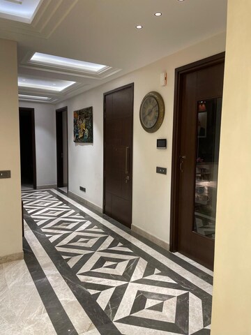 Staircase in 4 BHK Builder Floor at Dlf Phase iv – for Rent