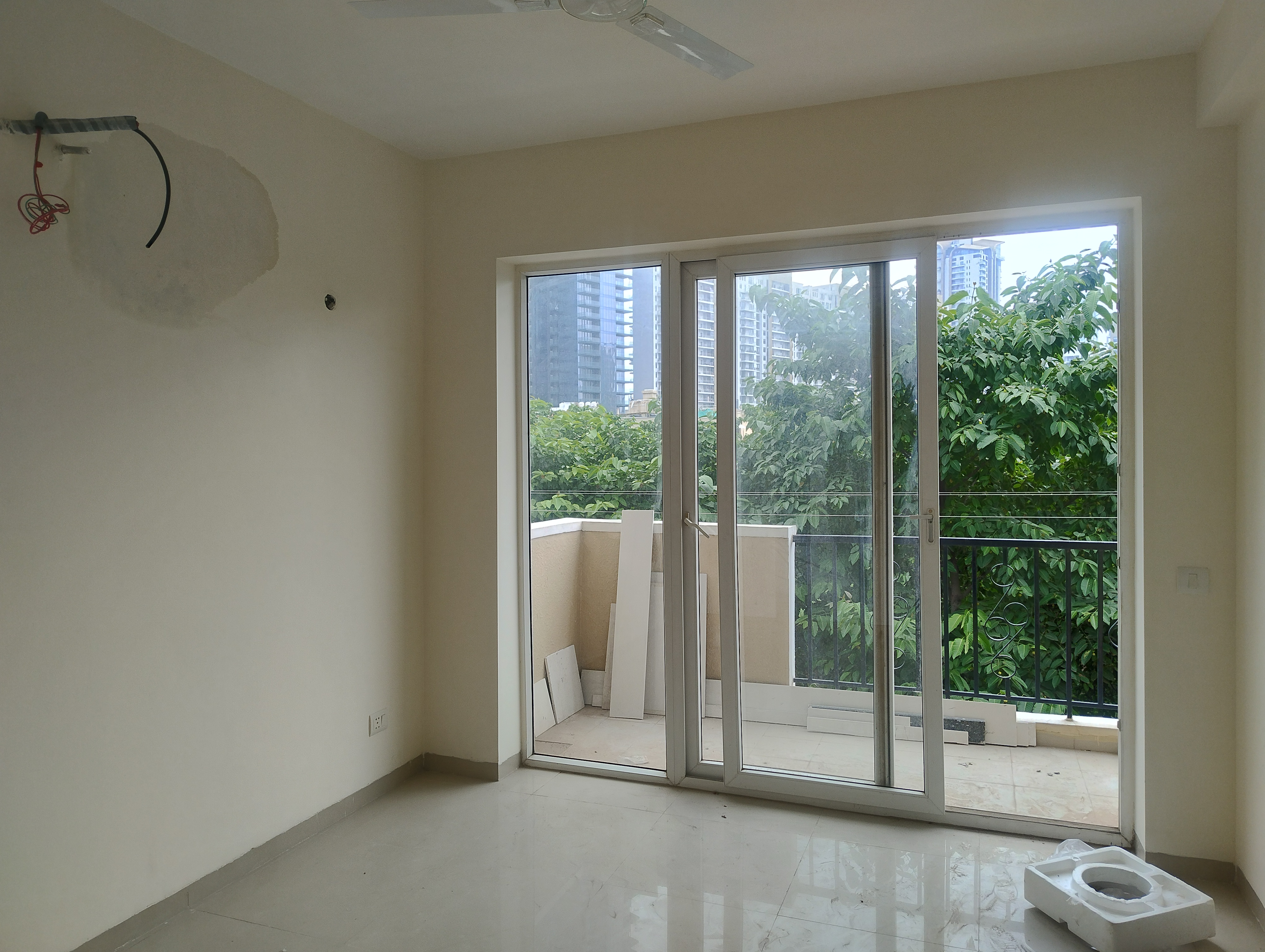 4 BHK + Extra Room Apartment For Rent in Emaar MGF Emerald Hills