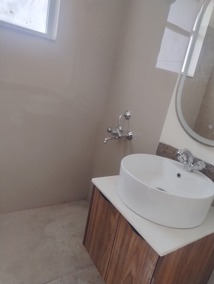 Bathroom, emaar-mgf-emerald-hills 4 Bedroom 2100 Sq.Ft. Apartment In Sector 65 Gurgaon 9123331