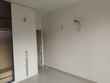 Room in 4 BHK Apartment at Emaar MGF Emerald Hills, Sector 65 – for Rent