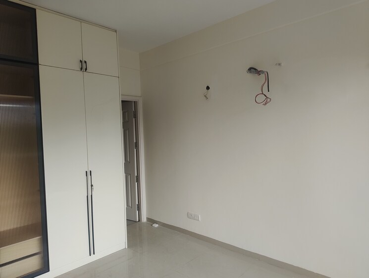 Room, emaar-mgf-emerald-hills 4 Bedroom 2100 Sq.Ft. Apartment In Sector 65 Gurgaon 9123331