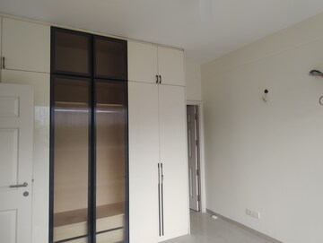 Room in 4 BHK Apartment at Emaar MGF Emerald Hills, Sector 65 – for Rent