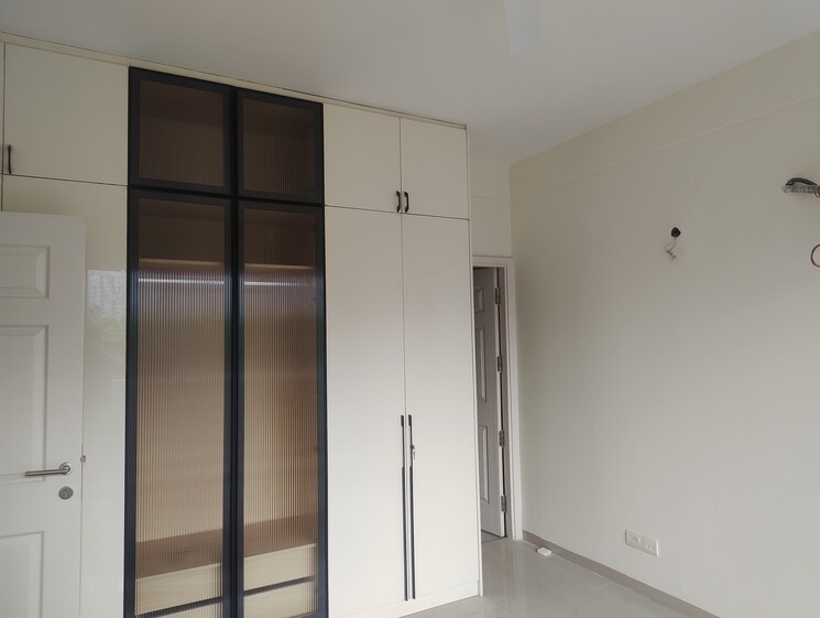 Room, emaar-mgf-emerald-hills 4 Bedroom 2100 Sq.Ft. Apartment In Sector 65 Gurgaon 9123331