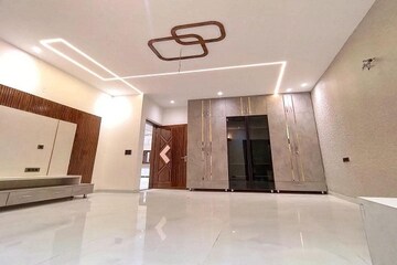Room in 3 BHK Apartment at Sector 20 – for Rent