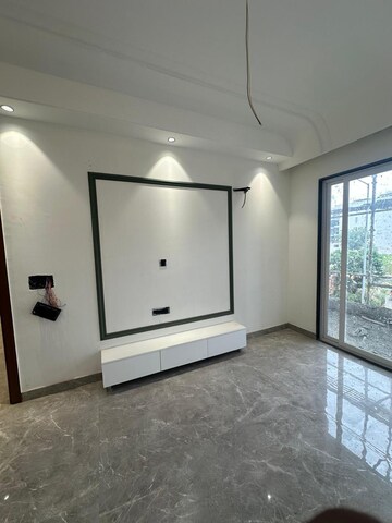 Room in 4 BHK Builder Floor at Ansal API Versalia, Sector 67a – for Sale