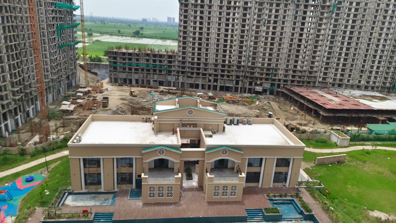 3 BHK 1375 Sq.Ft. Apartment in Amrapali Crystal Homes