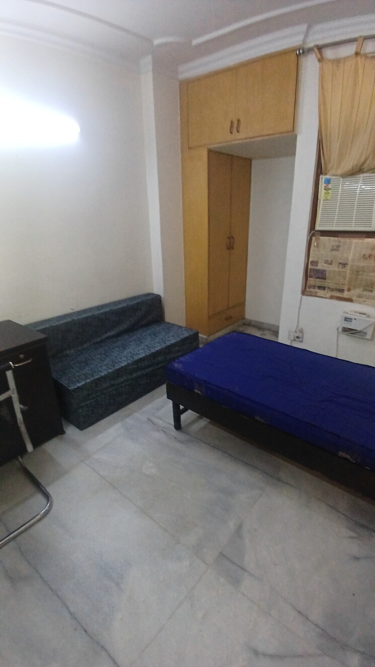 Bedroom, old rajinder nagar Pg For Boys & Girls In Old Rajinder Nagar 9123434
