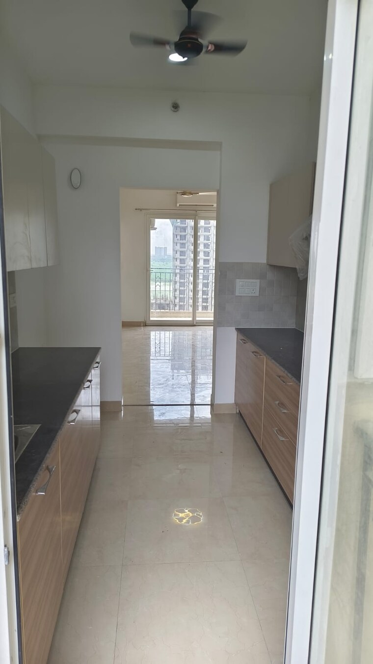 Room, amrapali-crystal-homes 3 Bedroom 1375 Sq.Ft. Apartment In Sector 76 Noida 9123431