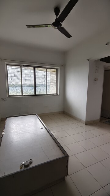 Room in 1 RK Apartment at Satellite Garden, Goregaon East – for Rent