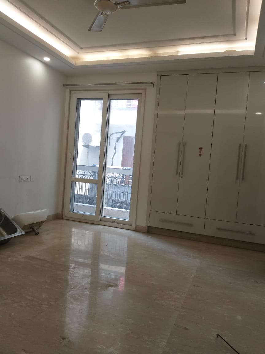 4 BHK + Pooja Room,Servant Room,Study Room,Extra Room Builder Floor For Rent in Mishra Property 