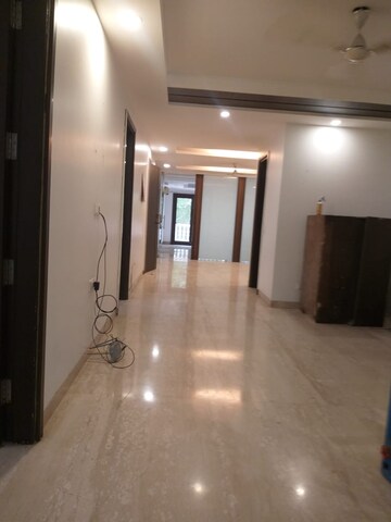 Room in 4 BHK Builder Floor at Sukhdev Vihar – for Rent