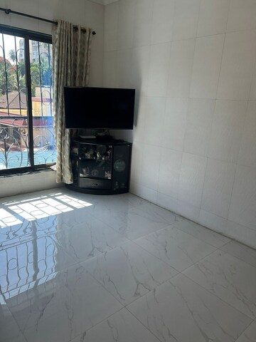 Room in 2 BHK Apartment at Bandra West – for Rent