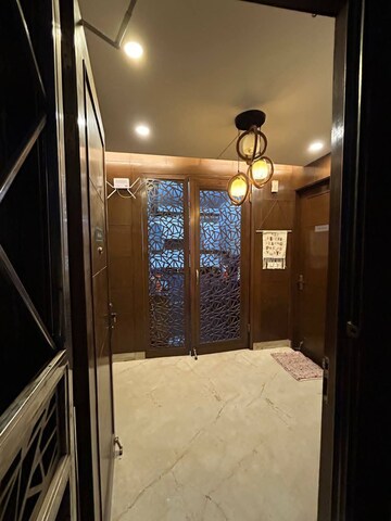 Furnished Amenities in 3 BHK Builder Floor at Saket – for Rent
