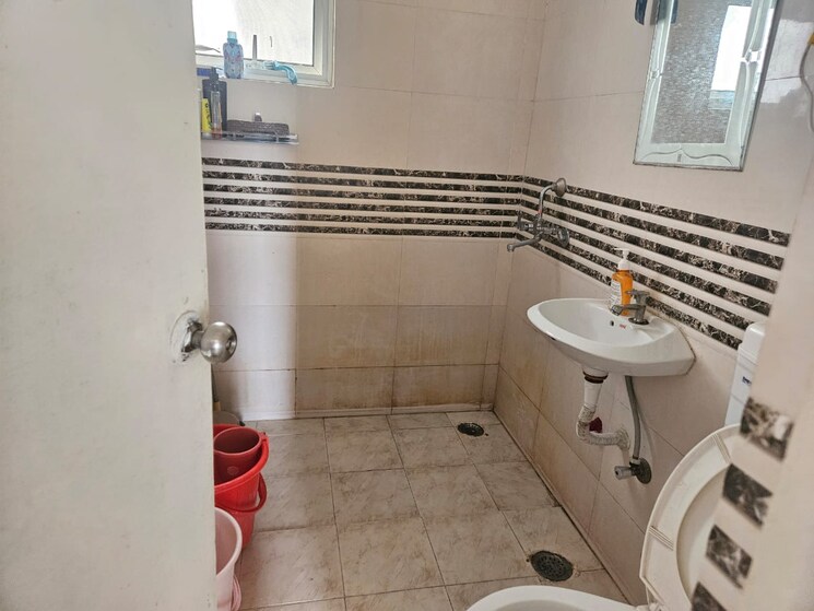 Bathroom, shree-vardhman-green-court 2 Bedroom 626 Sq.Ft. Apartment In Sector 90 Gurgaon 9123523