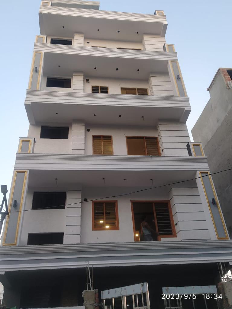 4 BHK + Pooja Room Builder Floor For Sale in Luxury Builder Floor