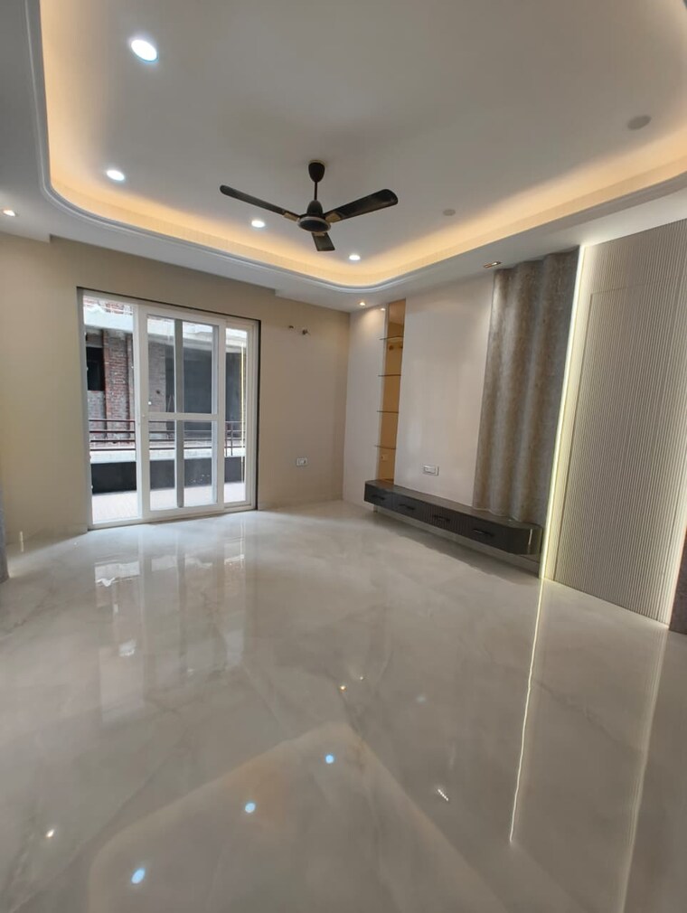 Room, sector 89 4 Bedroom 360 Sq.Yd. Builder Floor In Sector 89 Faridabad 9123562