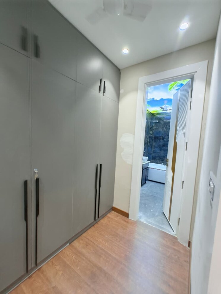 Room, sector 89 4 Bedroom 360 Sq.Yd. Builder Floor In Sector 89 Faridabad 9123562