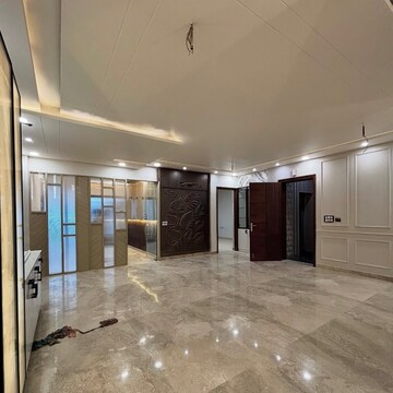 Room in 3 BHK Builder Floor at Sector 21c – for Rent