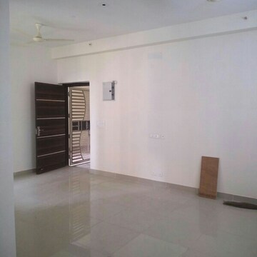 Room in 2 BHK Apartment at Gaur City 2 - 12th Avenue, Sector 16c Greater Noida – for Rent