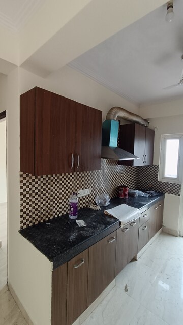Team Area in 2 BHK Apartment at Saviour Park, Mohan Nagar – for Rent
