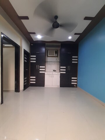 Room in 2 BHK Apartment at Bimbisar Nagar, Goregaon East – for Rent