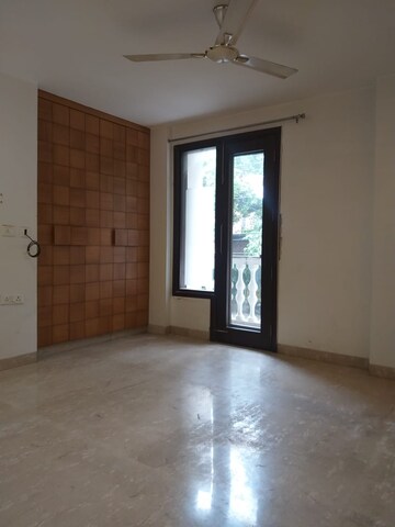 Room in 3 BHK Builder Floor at Nehru Enclave – for Rent