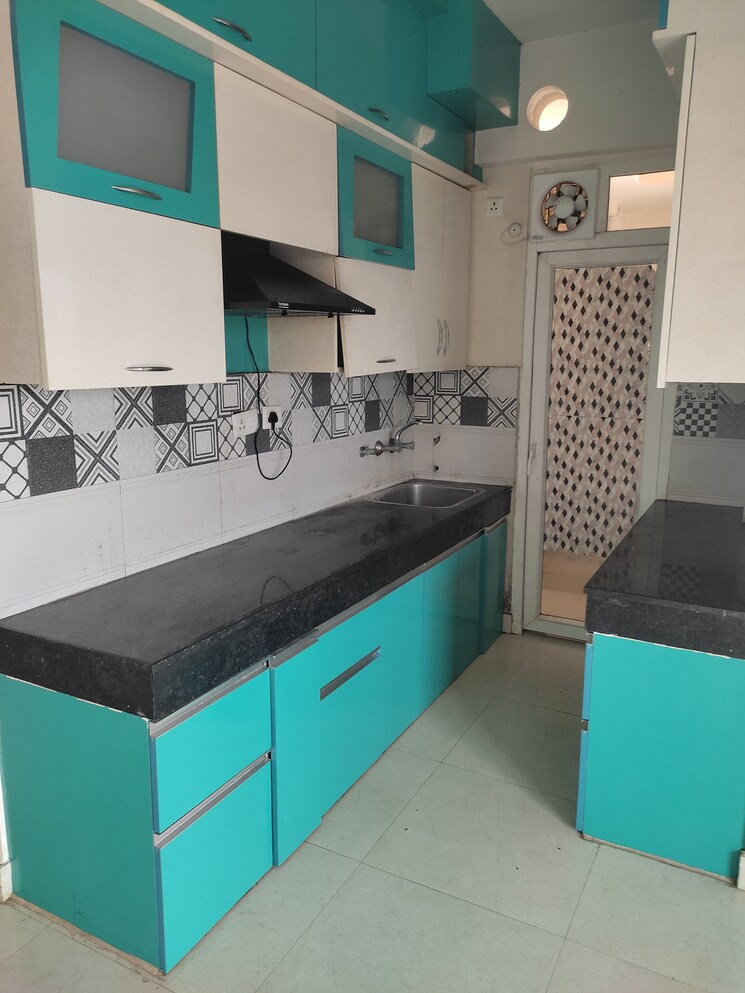 Kitchen, signature-the-serenas 2.5 Bedroom 583 Sq.Ft. Apartment In Sohna Sector 36 Gurgaon 9123680