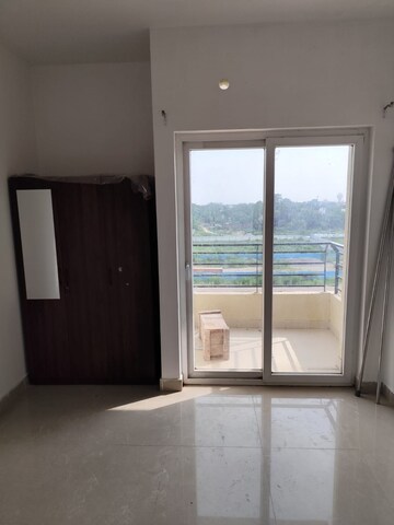 Room in 3 BHK Apartment at Sushant Golf City – for Rent