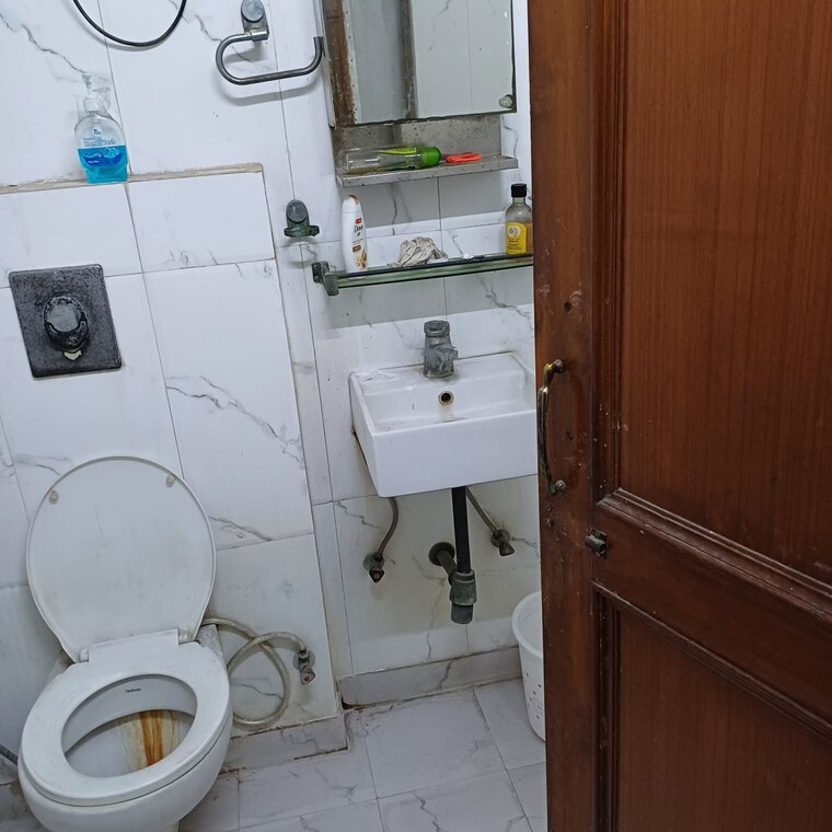 Bathroom, lajpat nagar ii 2 Bedroom 900 Sq.Ft. Builder Floor In Lajpat Nagar ii Delhi 9123883